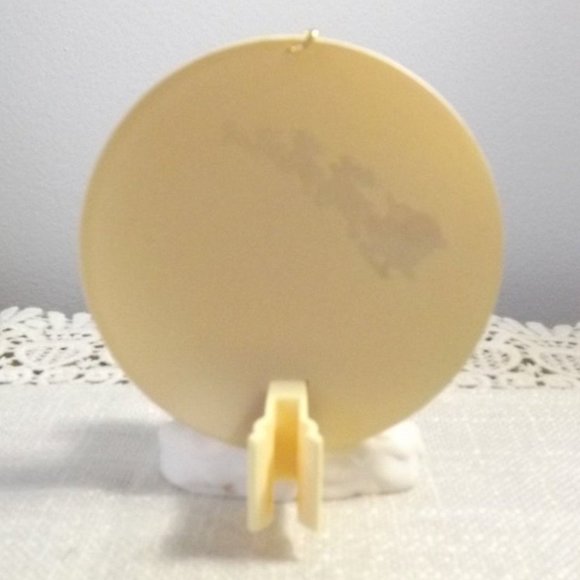 Happy Christmas to All Hallmark Ornament 1997 - Picture 7 of 8